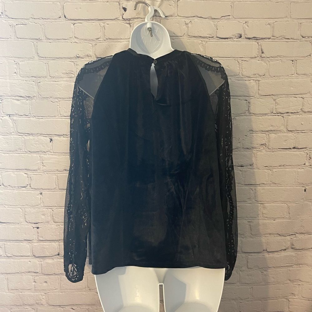 Gorgeous black velvet and lace top NWT size L - Picture 4 of 10